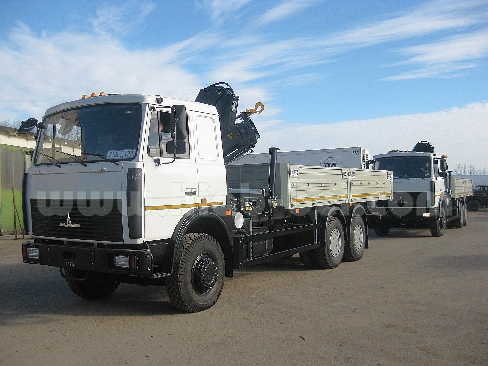 Партия бортовых автомобилей МАЗ с кранами-манипуляторами HIAB 122 B-2 CLX