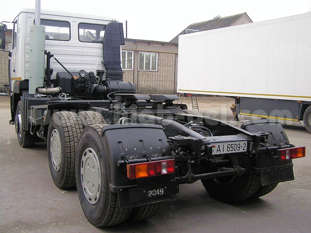 Партия бортовых автомобилей МАЗ с кранами-манипуляторами HIAB 122 B-2 CLX