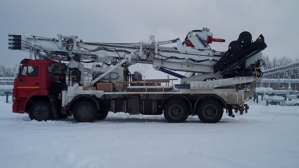 Кран-манипулятор HIAB в составе мобильной буровой установки с верхним приводом