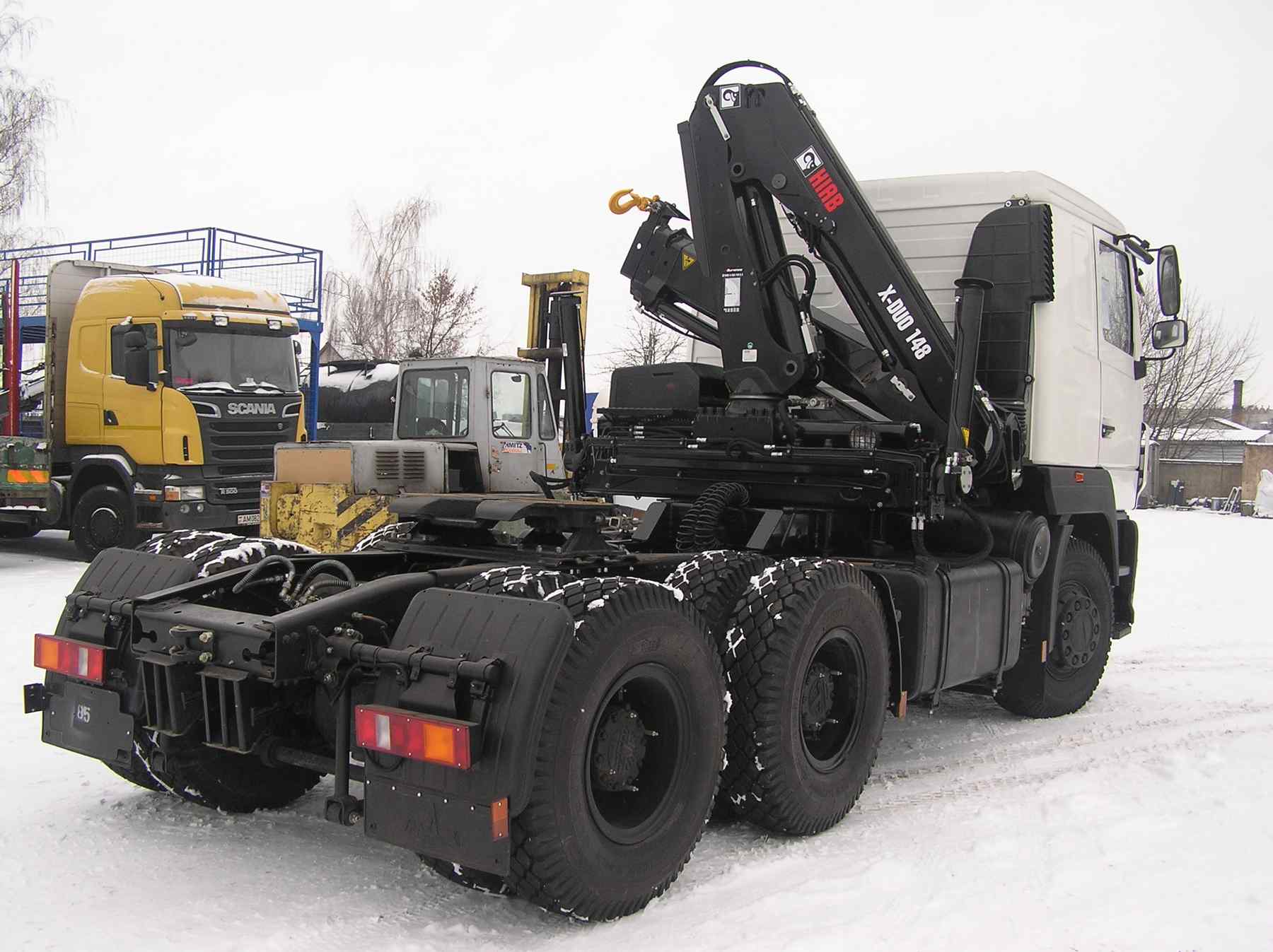 Тягач МАЗ 6430 с краноманипуляторной установкой HIAB