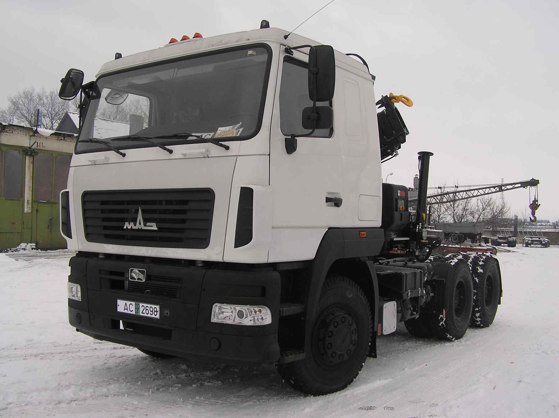 Тягач МАЗ 6430 с краноманипуляторной установкой HIAB