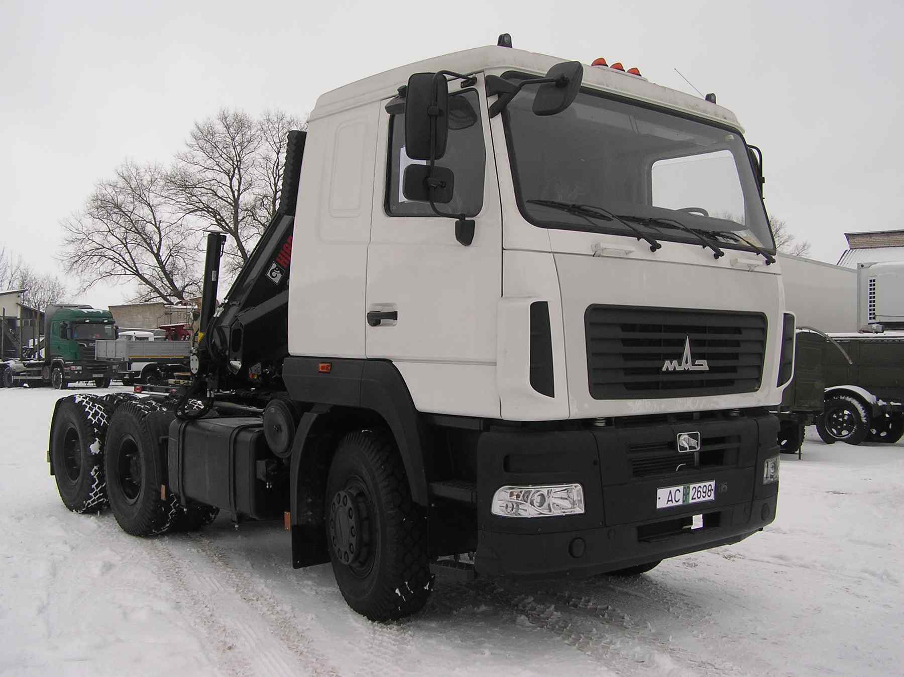 Тягач МАЗ 6430 с краноманипуляторной установкой HIAB